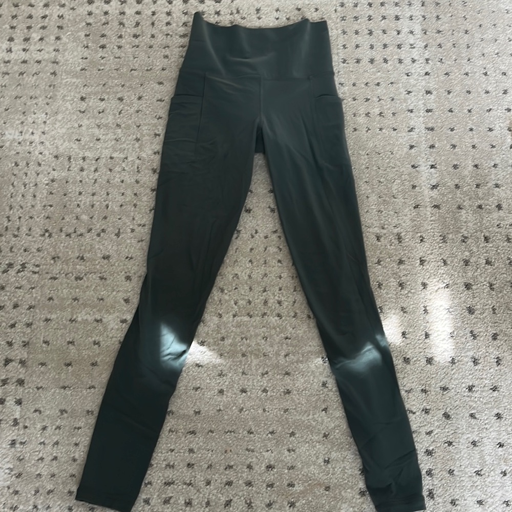 Athleta Salutation Stash Pocket